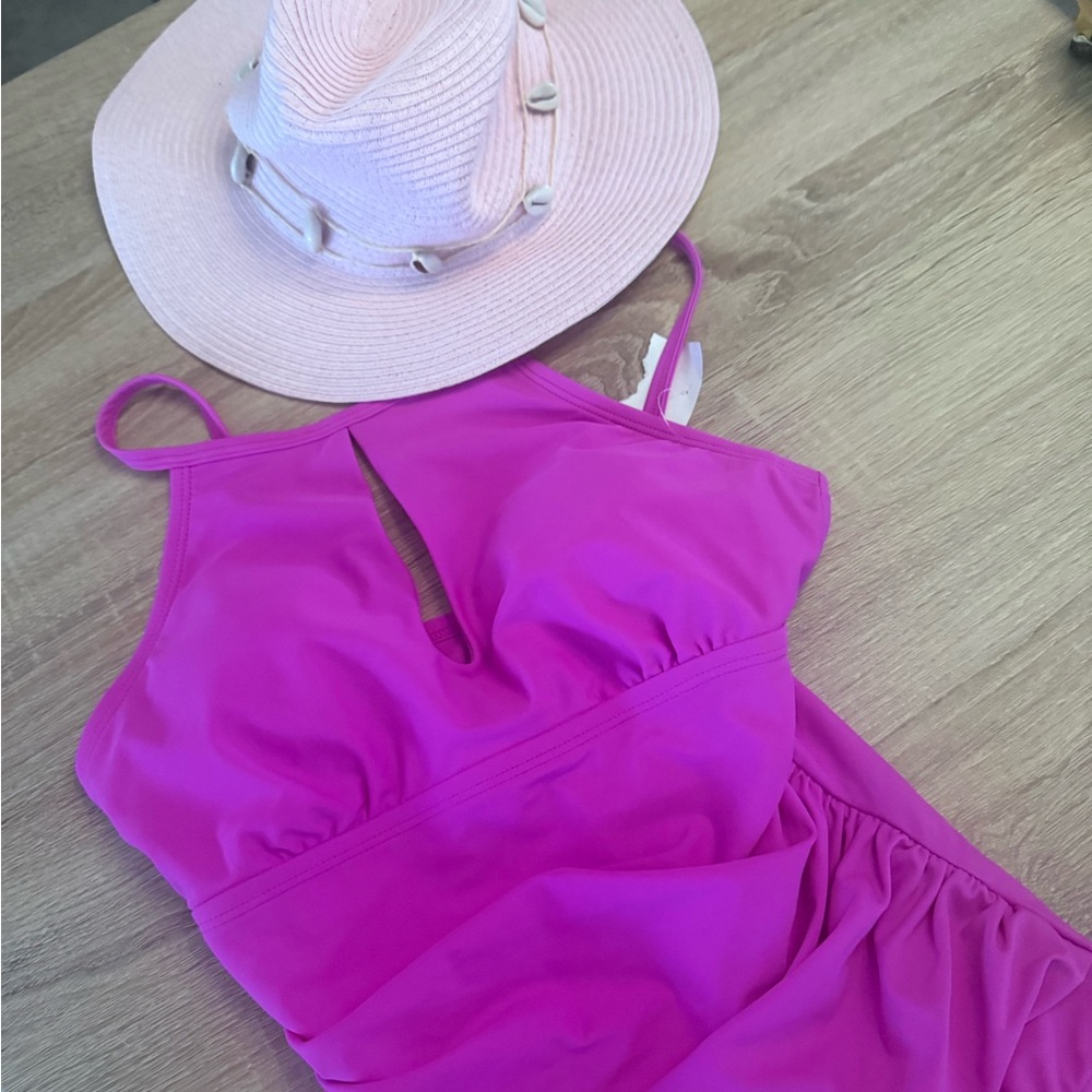 Ellen Tracy Vibrant pink swimsuit and Badgley Mischka Hat with Shell Accents